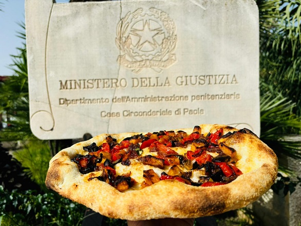 LA PIZZA PIÙ BUONA DELLA CALABRIA LA FANNO I GIOVANI DETENUTI DEL PENITENZIARIO DI PAOLA.